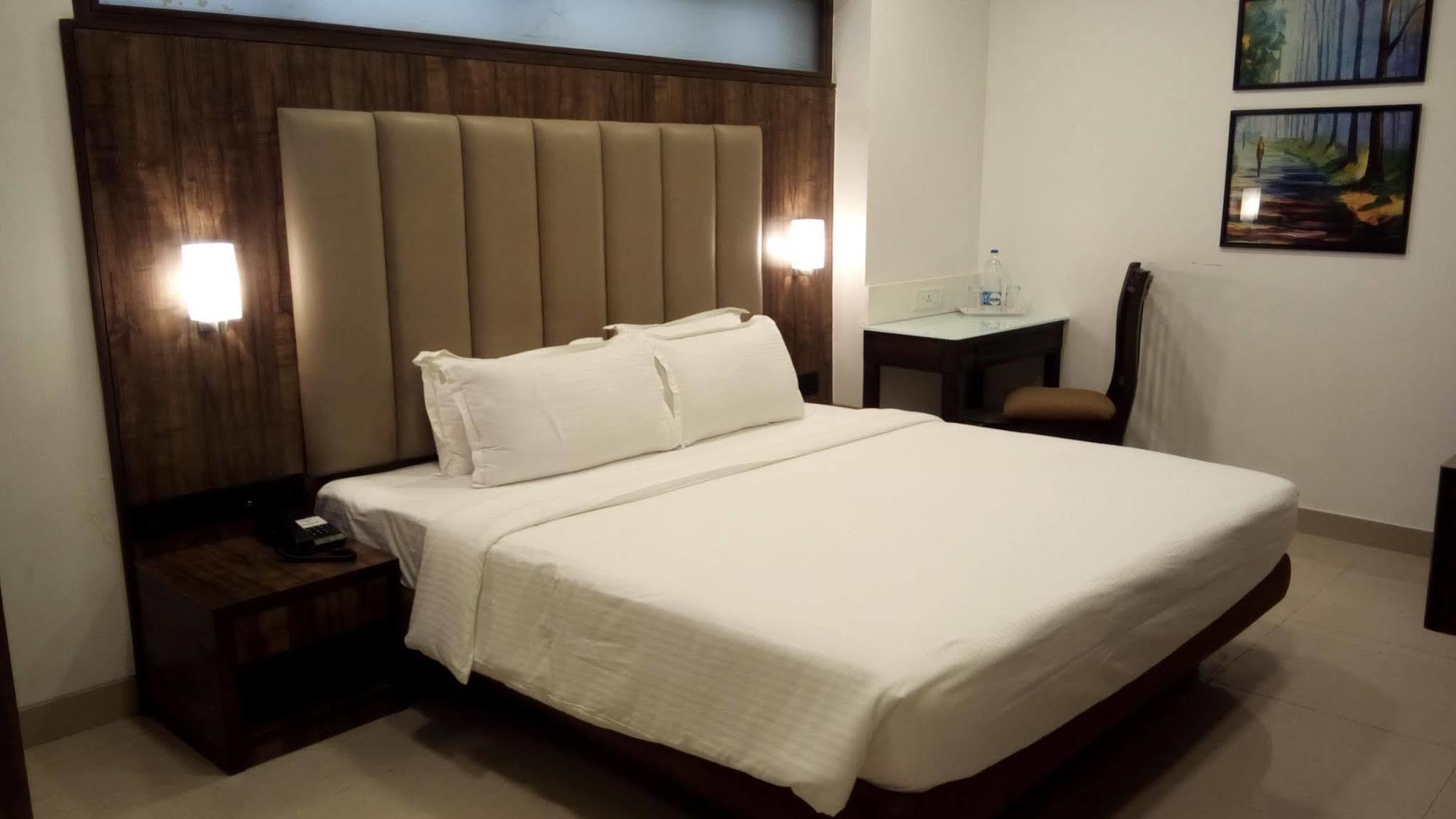 Golden Chariot The Boutique Hotel Мумбаї Екстер'єр фото