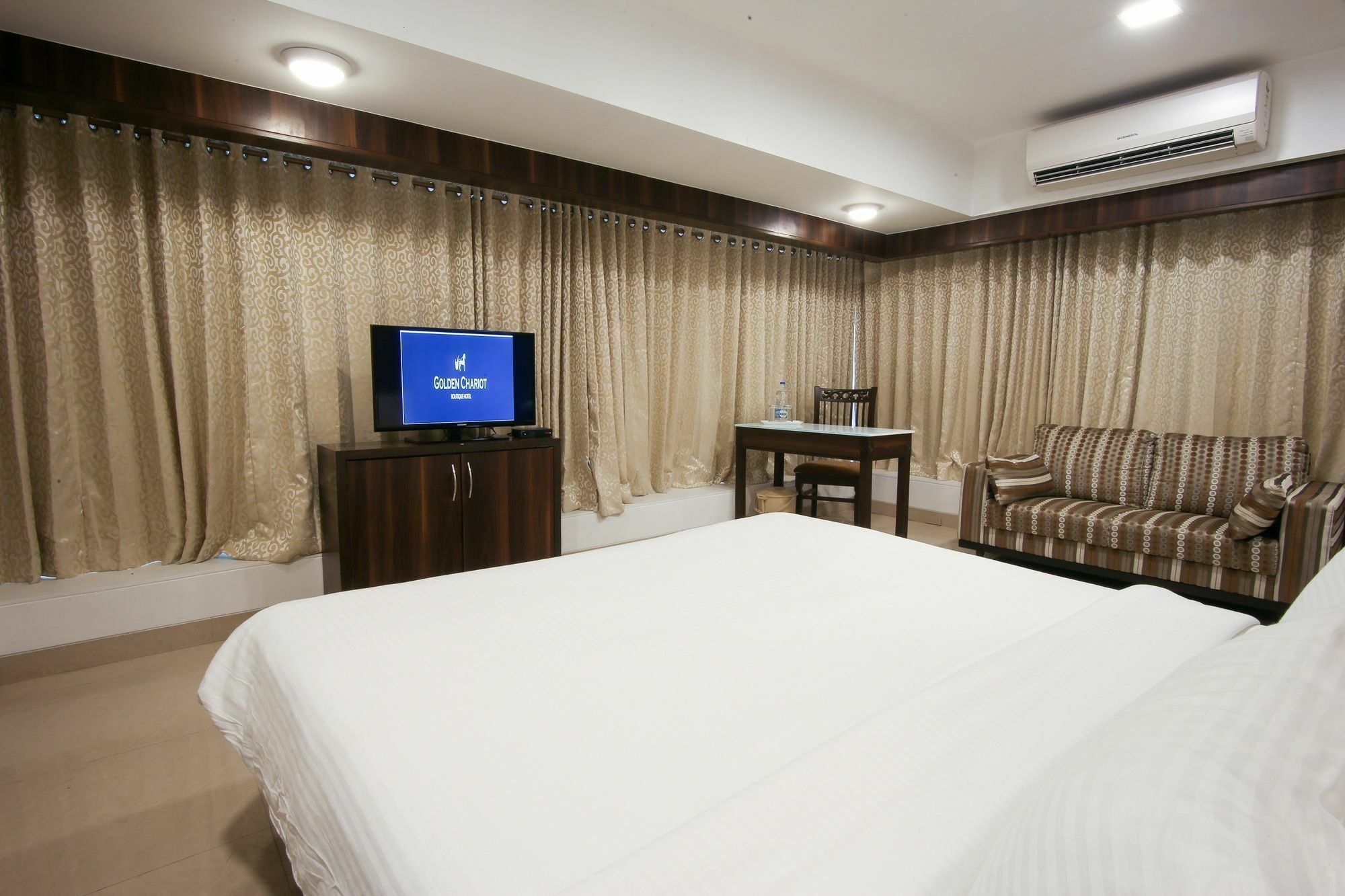 Golden Chariot The Boutique Hotel Мумбаї Екстер'єр фото